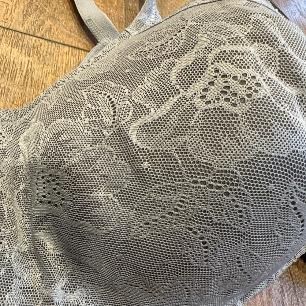 Women’s Gray Cacique Lace Bra Underwire Size 42D - Picture 3 of 9